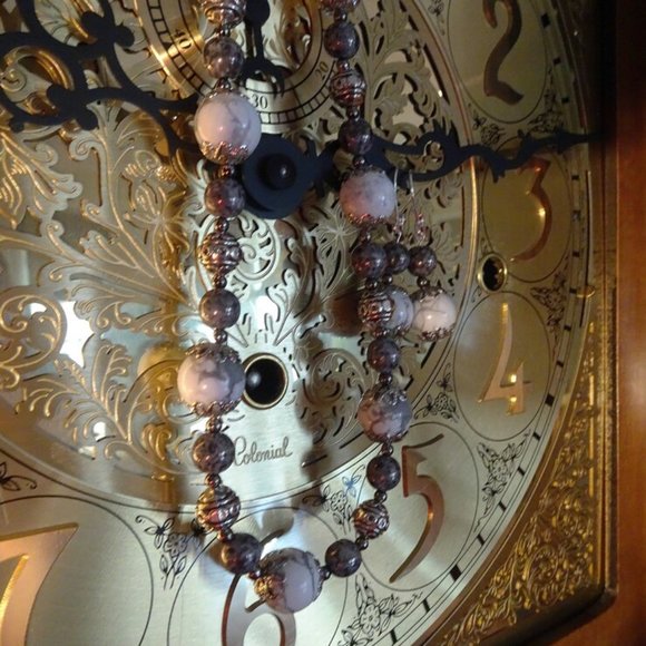 Handcrafted artisanal necklace/earring set in silver & gray - Picture 6 of 6